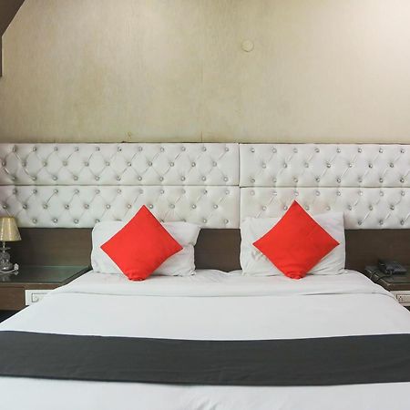 Hotel O Parktel Indirapuram Екстериор снимка