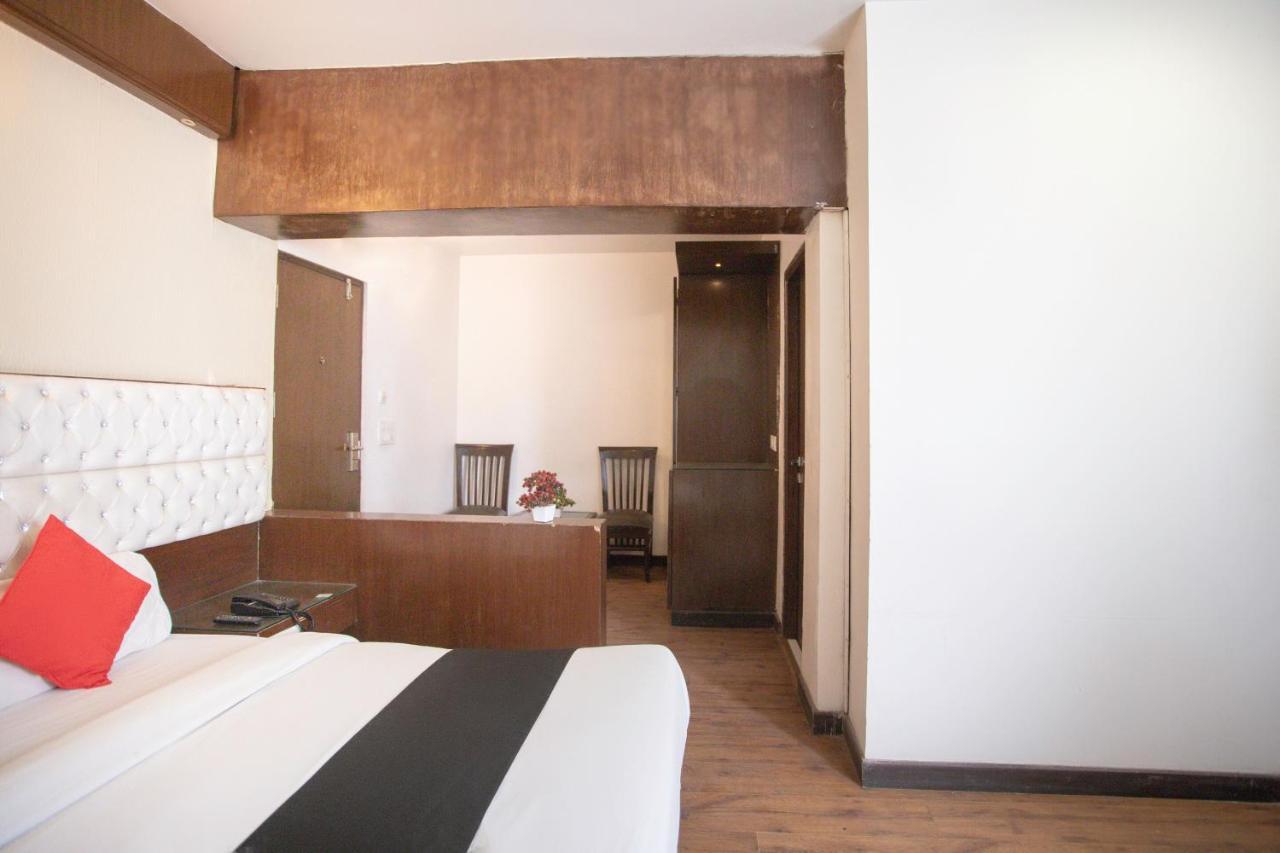 Hotel O Parktel Indirapuram Екстериор снимка