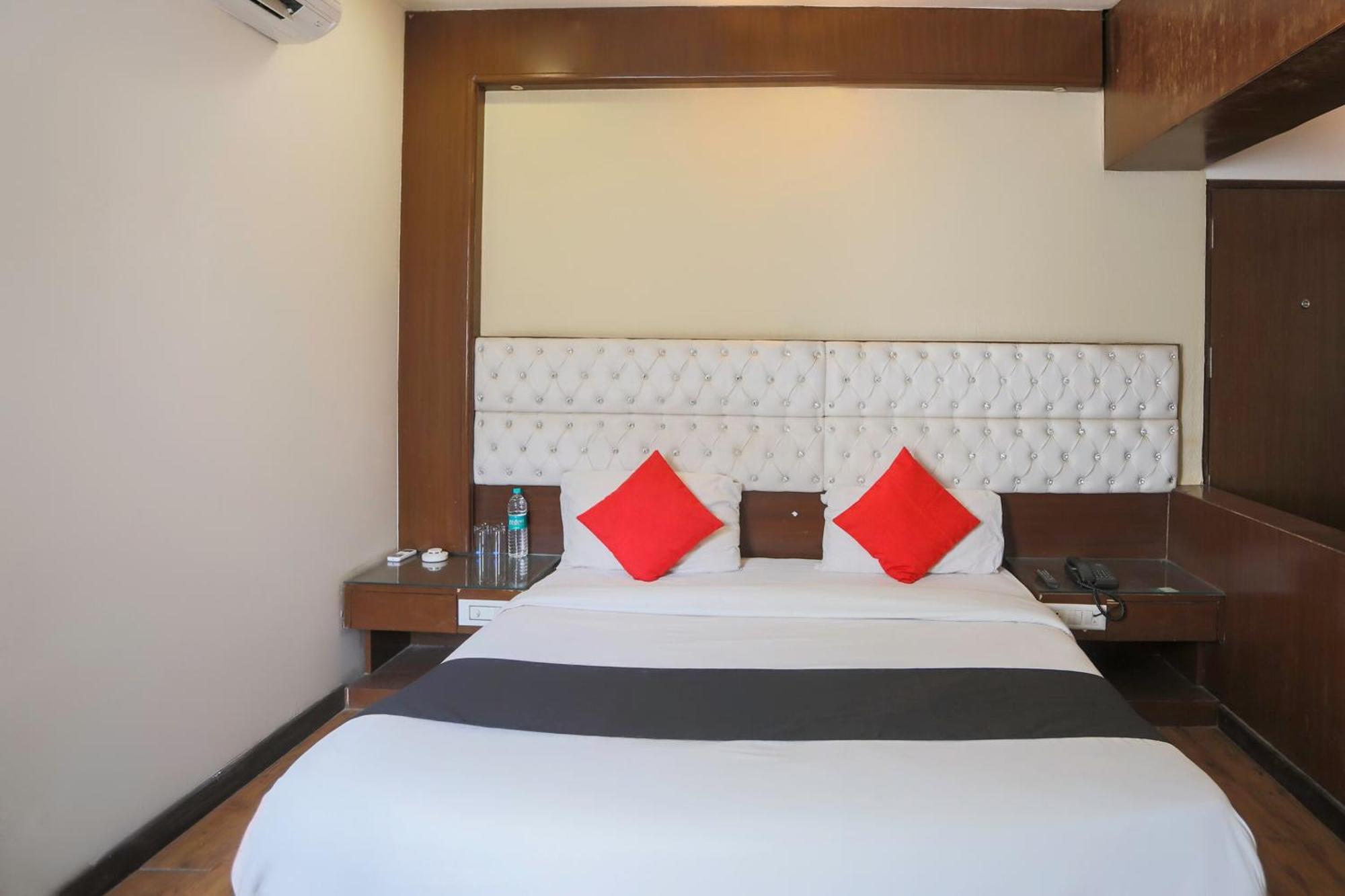 Hotel O Parktel Indirapuram Екстериор снимка