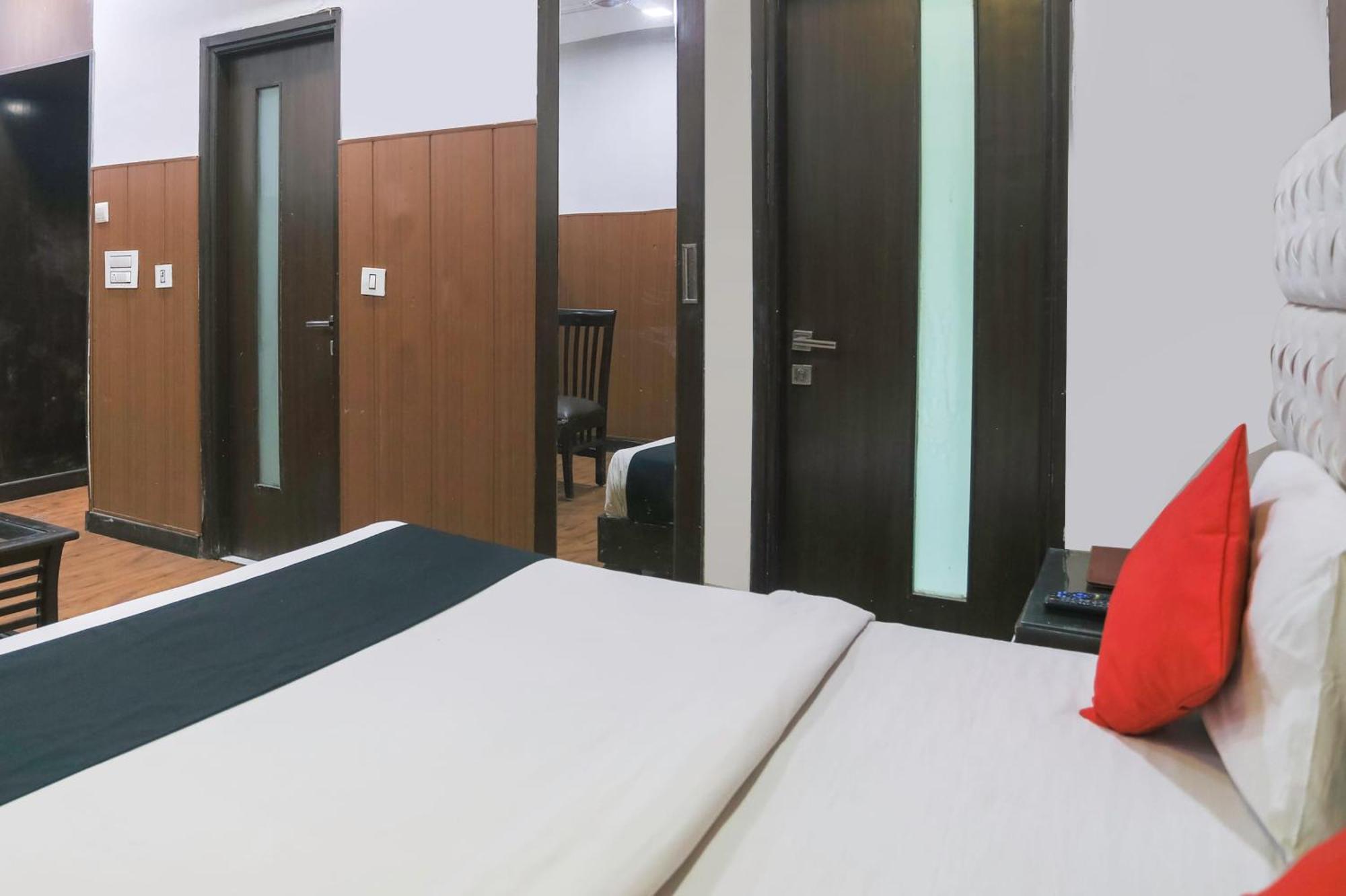 Hotel O Parktel Indirapuram Екстериор снимка