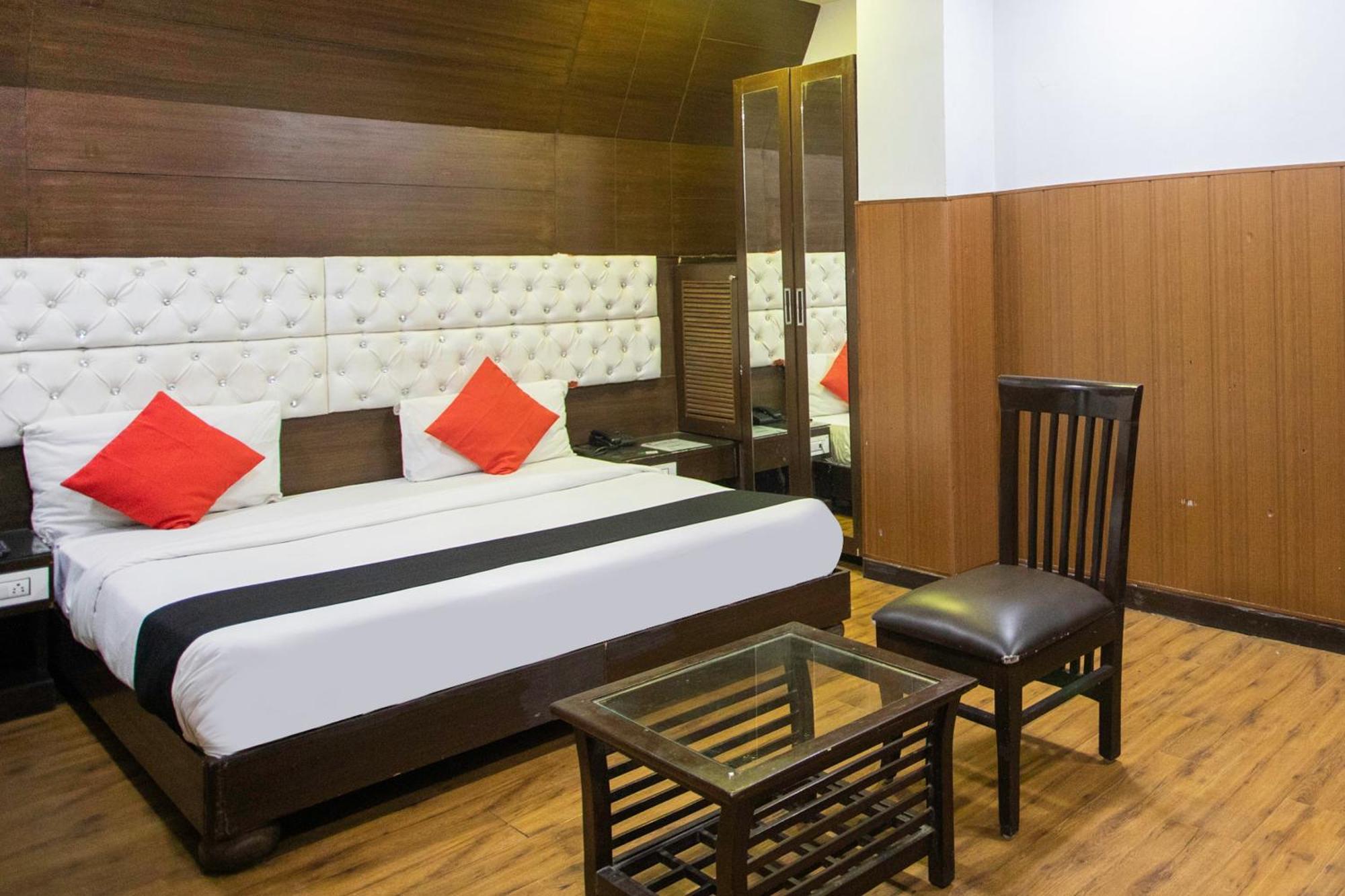 Hotel O Parktel Indirapuram Екстериор снимка
