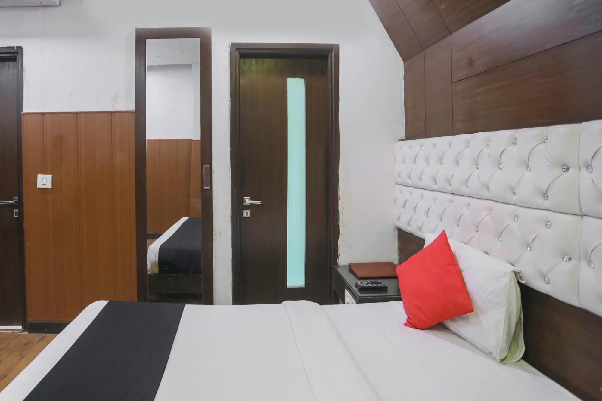 Hotel O Parktel Indirapuram Екстериор снимка
