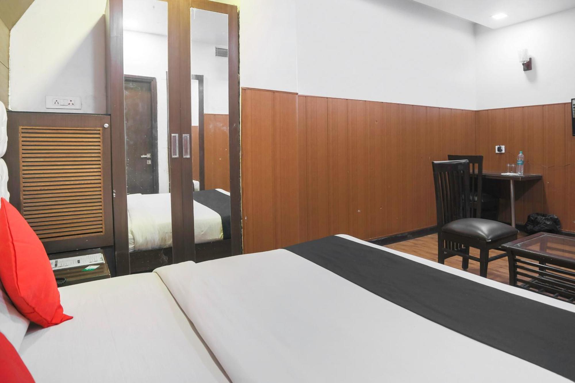 Hotel O Parktel Indirapuram Екстериор снимка