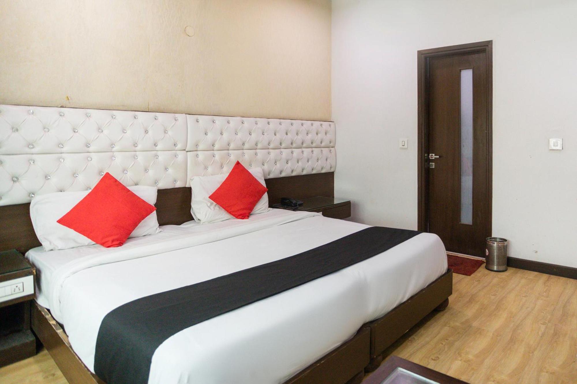 Hotel O Parktel Indirapuram Екстериор снимка