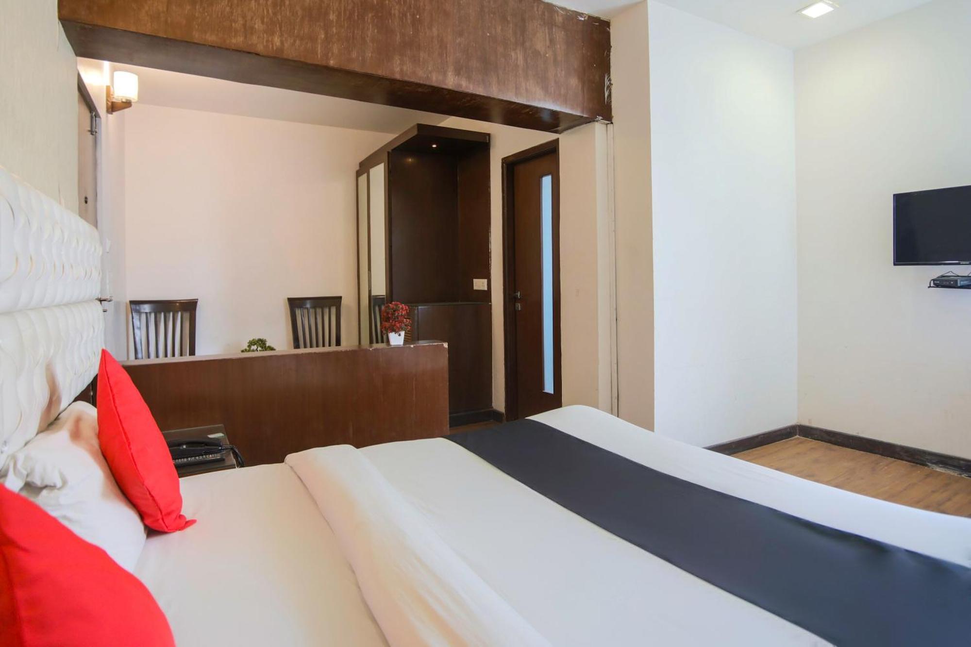 Hotel O Parktel Indirapuram Екстериор снимка