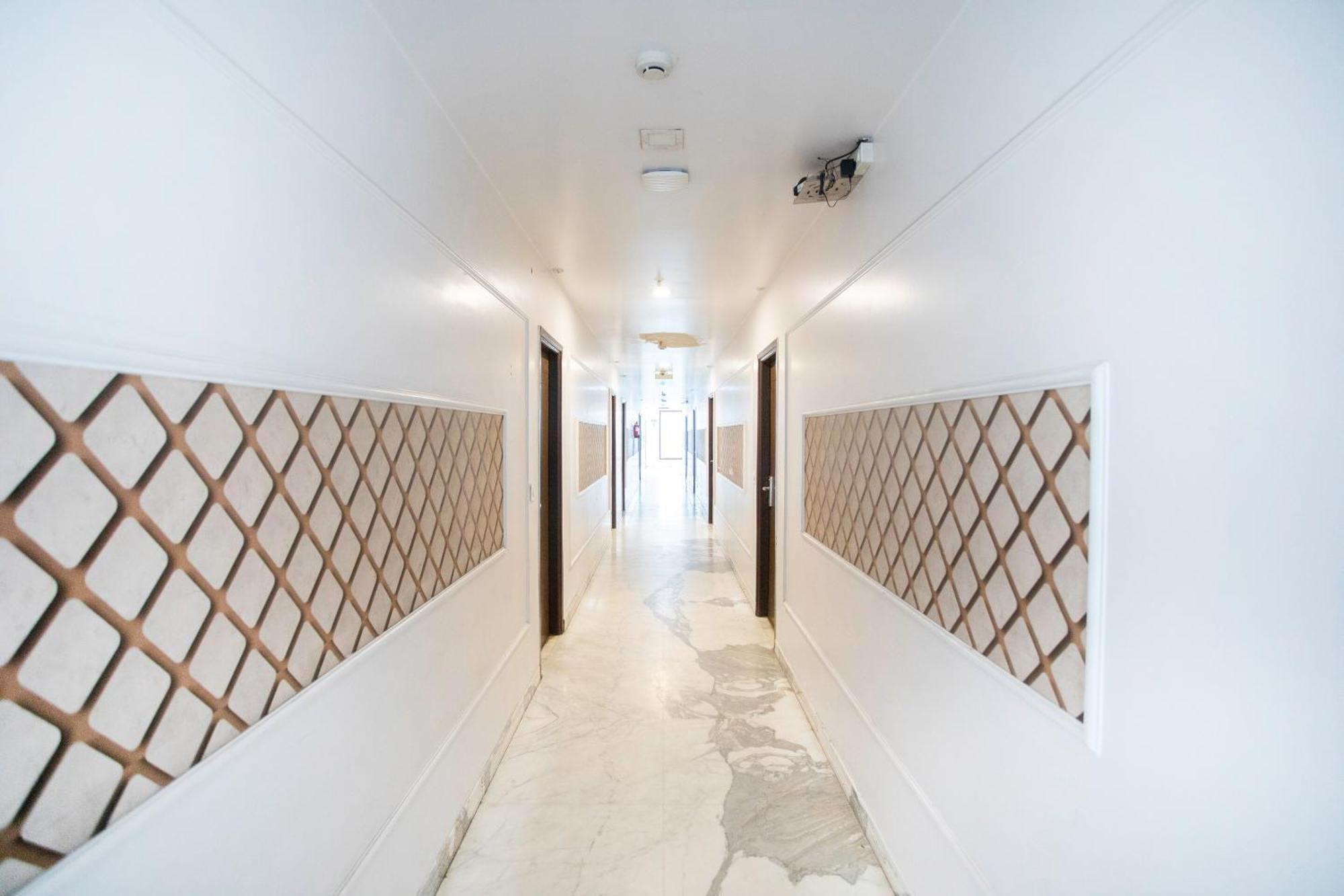 Hotel O Parktel Indirapuram Екстериор снимка